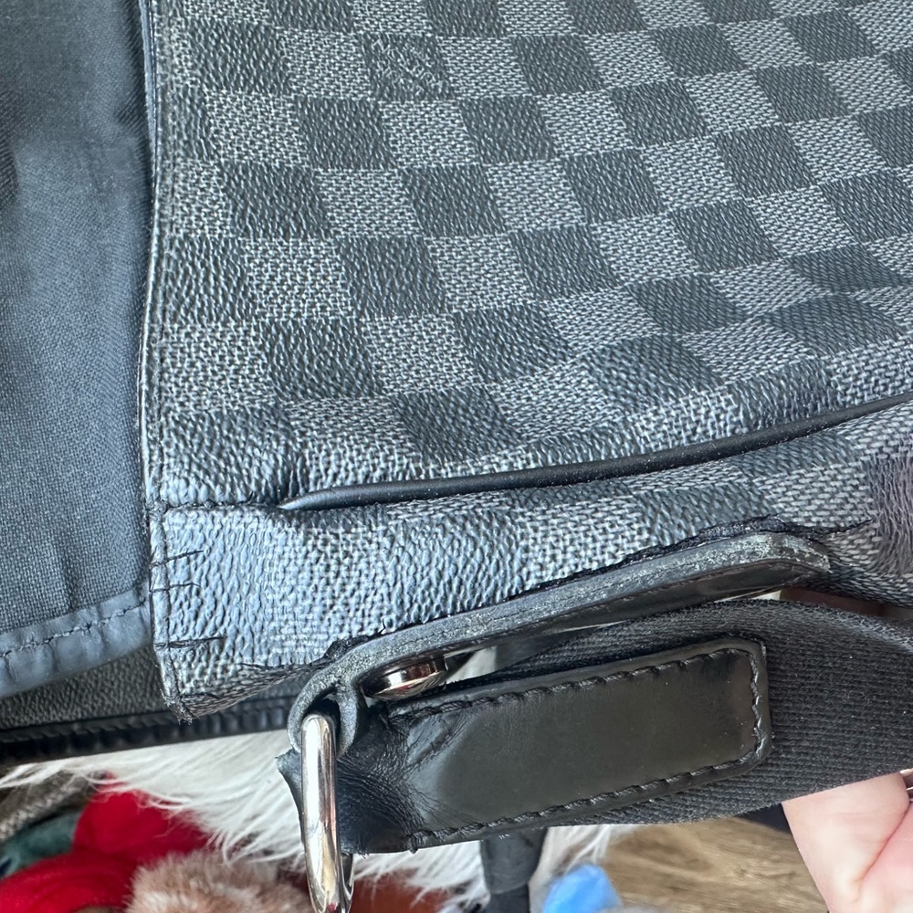 Louis Vuitton Graphite Damier Messenger Bag in Black - Picture 5 of 11